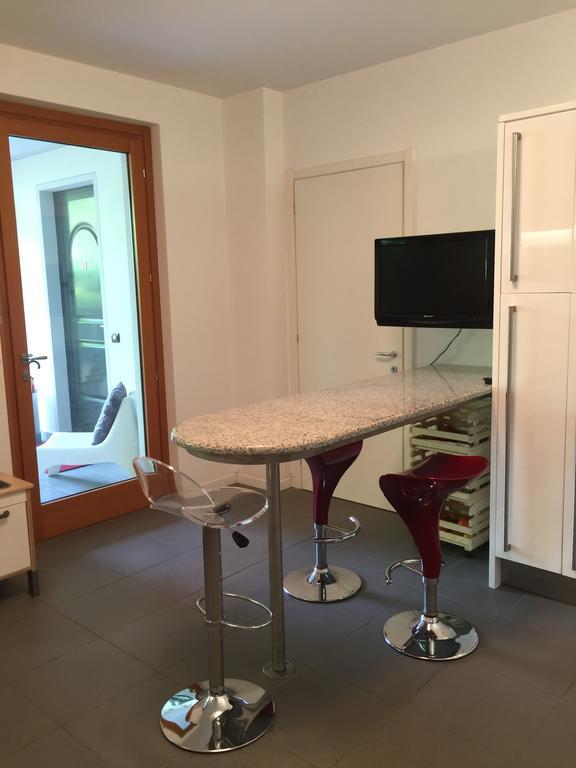 Armonie Del Lago - Lakeview Retreat With Private Garden, Pool & Jacuzzi Baveno Eksteriør bilde